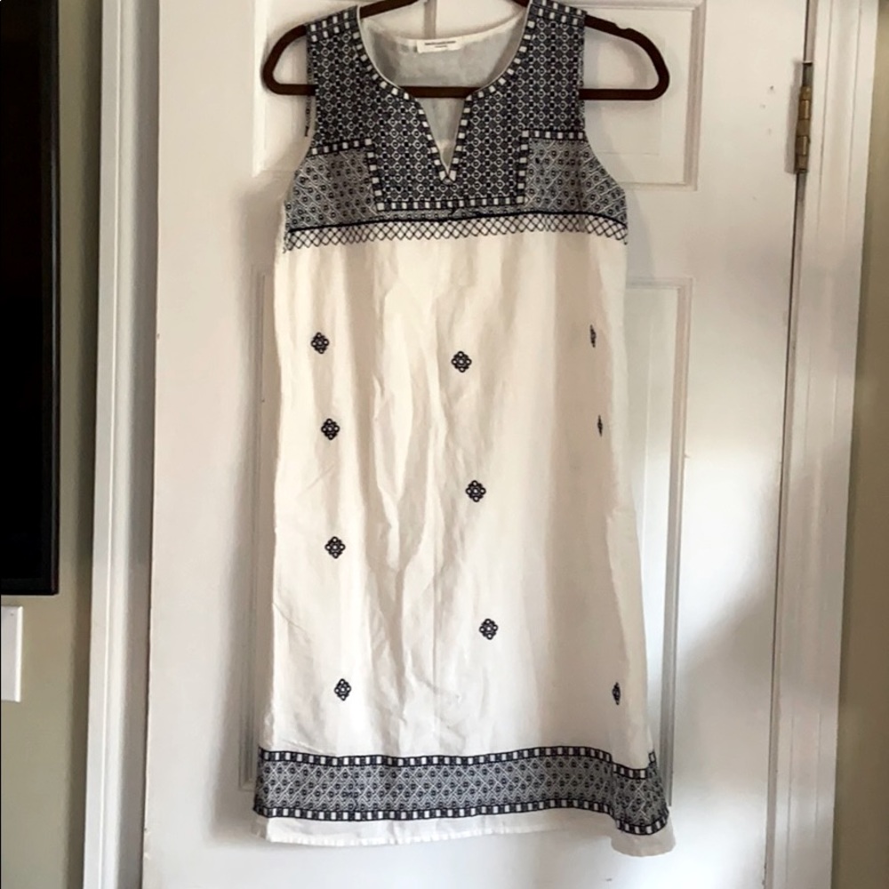 Sleeveless white w/blue cotton tunic dress